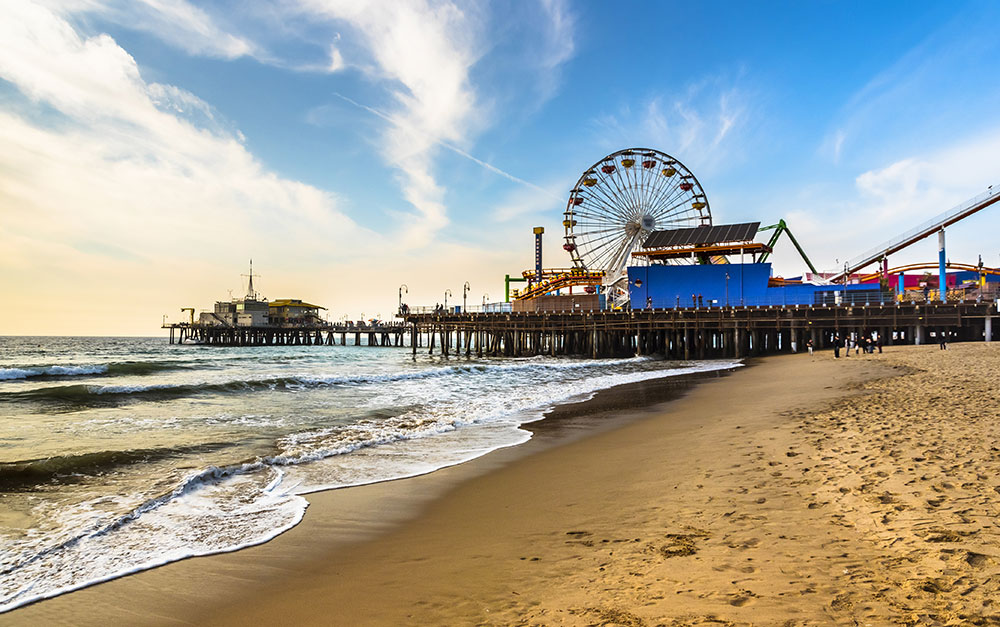 a picture of the Santa Monica pier