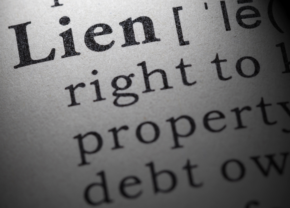 A dictionary entry for "lien"